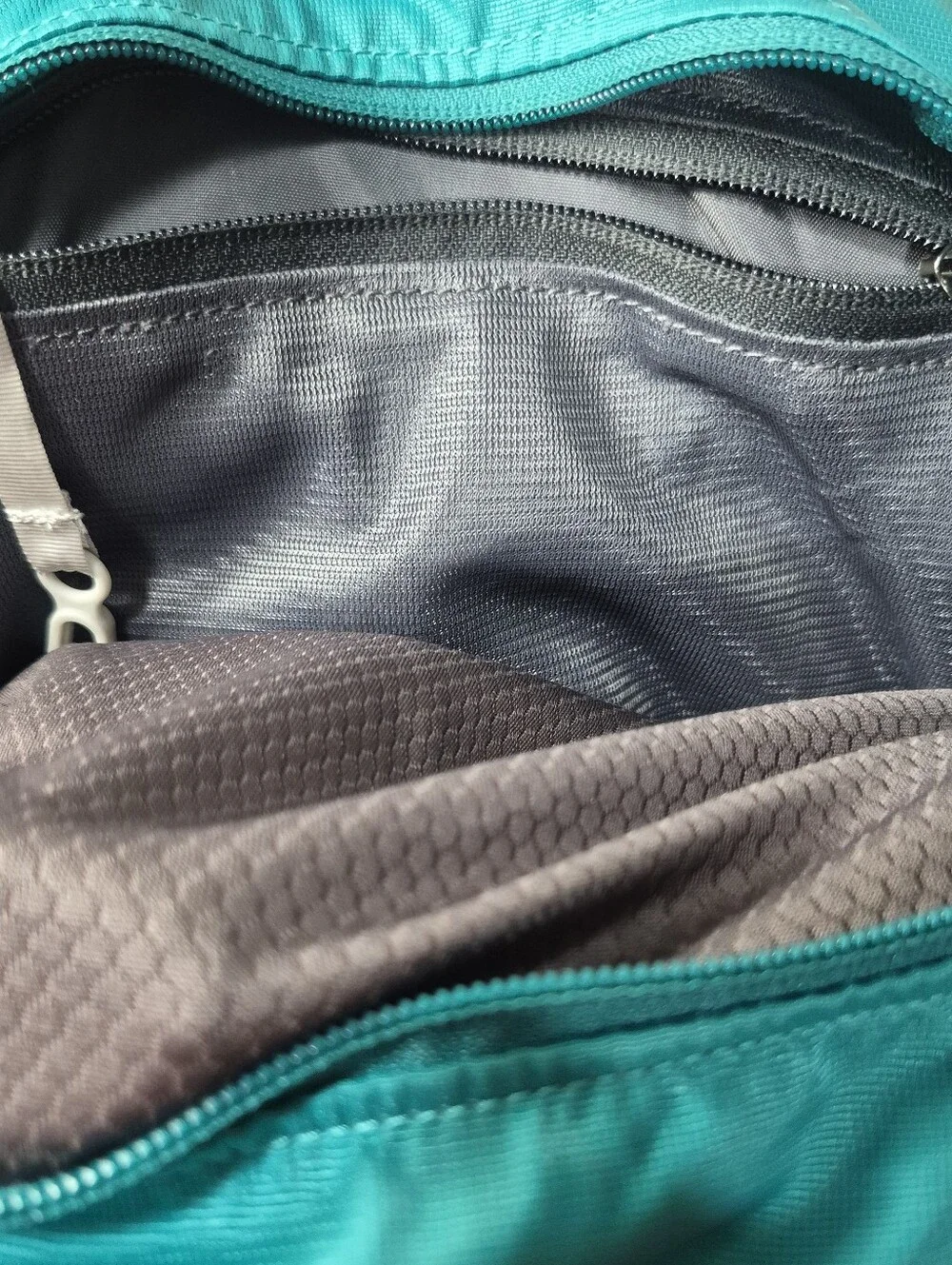 Gregory Maya 16 Backpack Women’s Gray Teal Hydration
